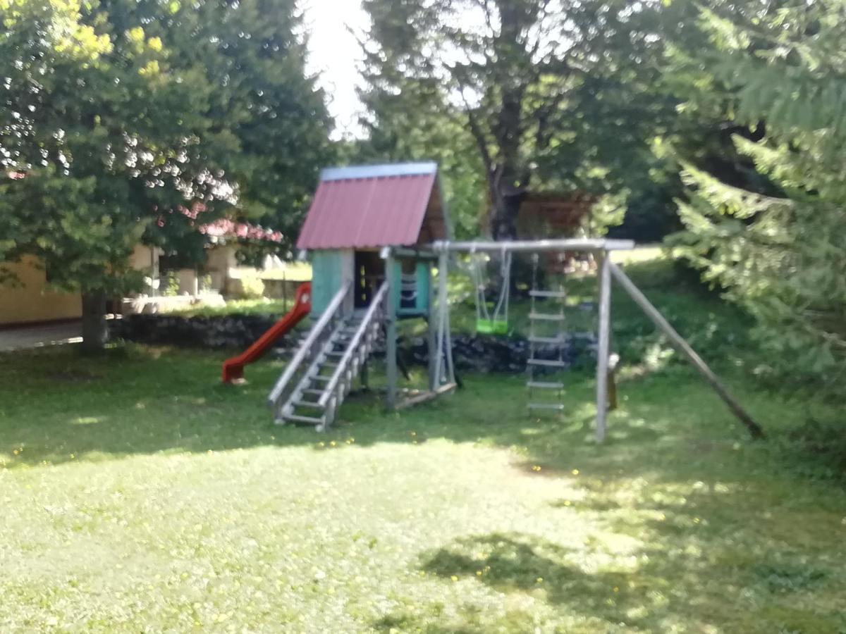 ブリビル Matanovi Dvoriヴィラ エクステリア 写真